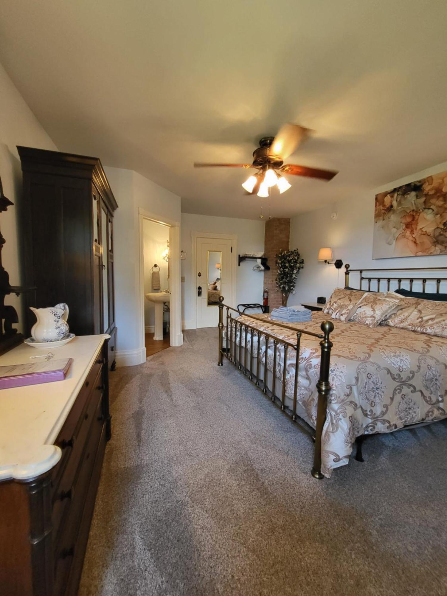 The Fox And The Grapes Bed & Breakfast Lodi Exterior photo
