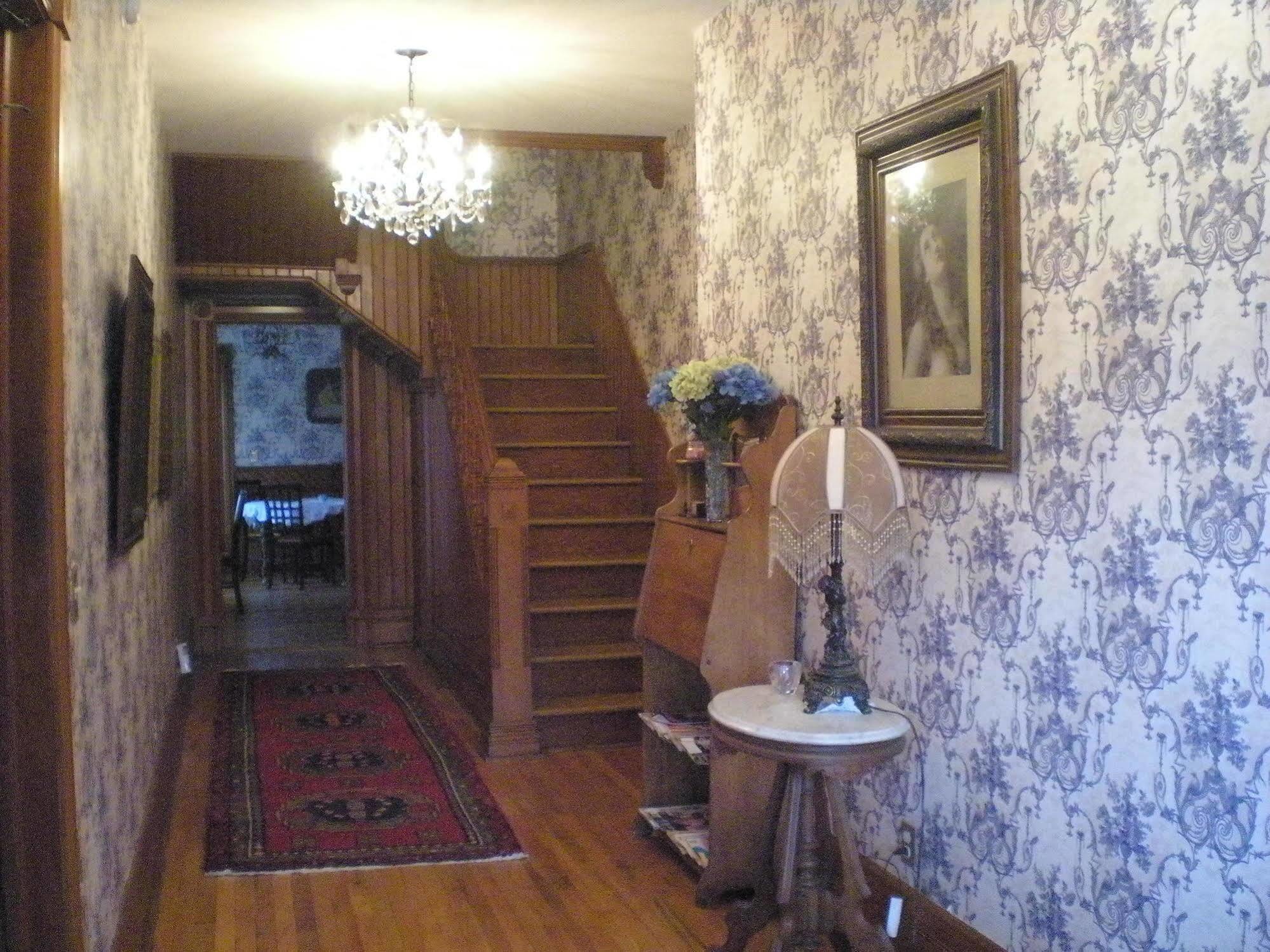 The Fox And The Grapes Bed & Breakfast Lodi Exterior photo