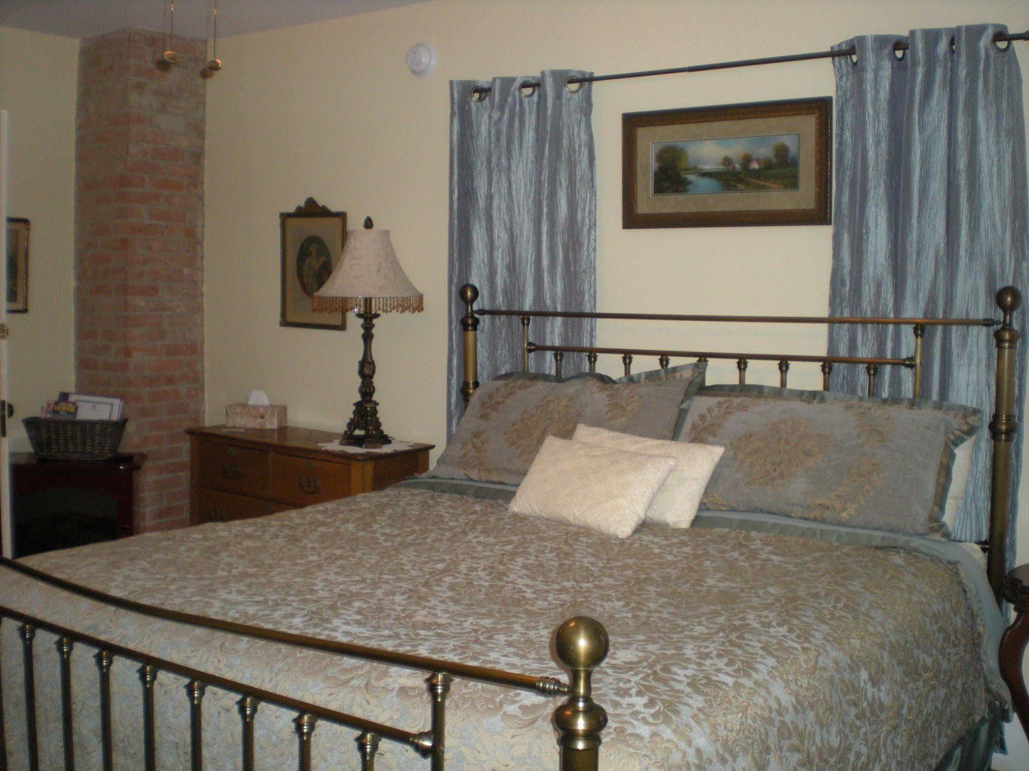 The Fox And The Grapes Bed & Breakfast Lodi Exterior photo